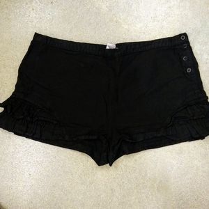 Black ruffle short by Prairie Underground.